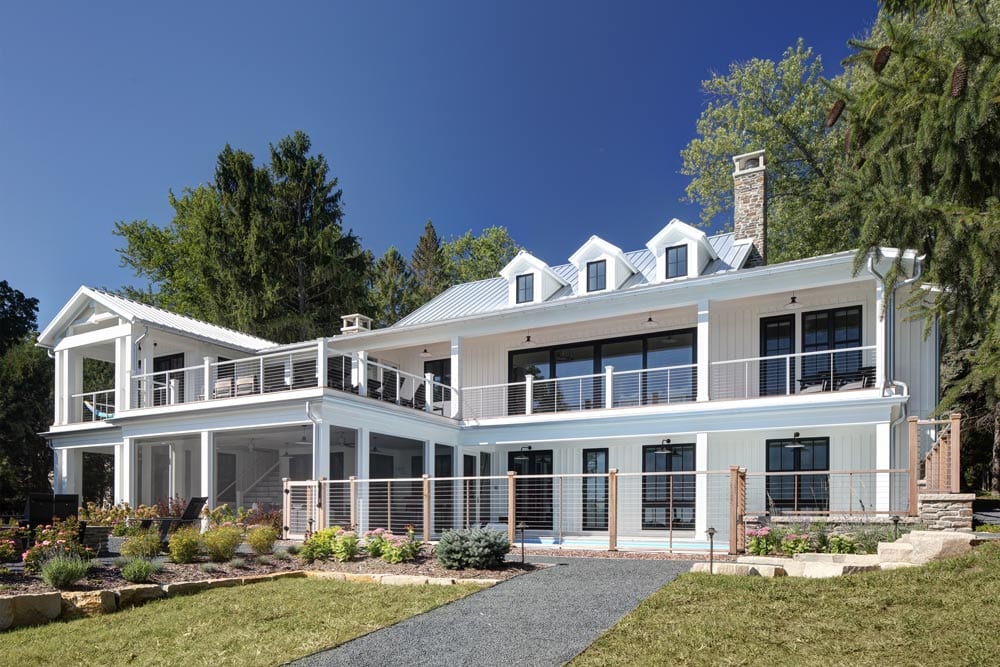 picture of a white custom home with columns