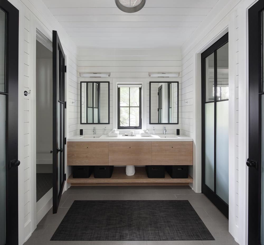 picture of a white and black master bathroom